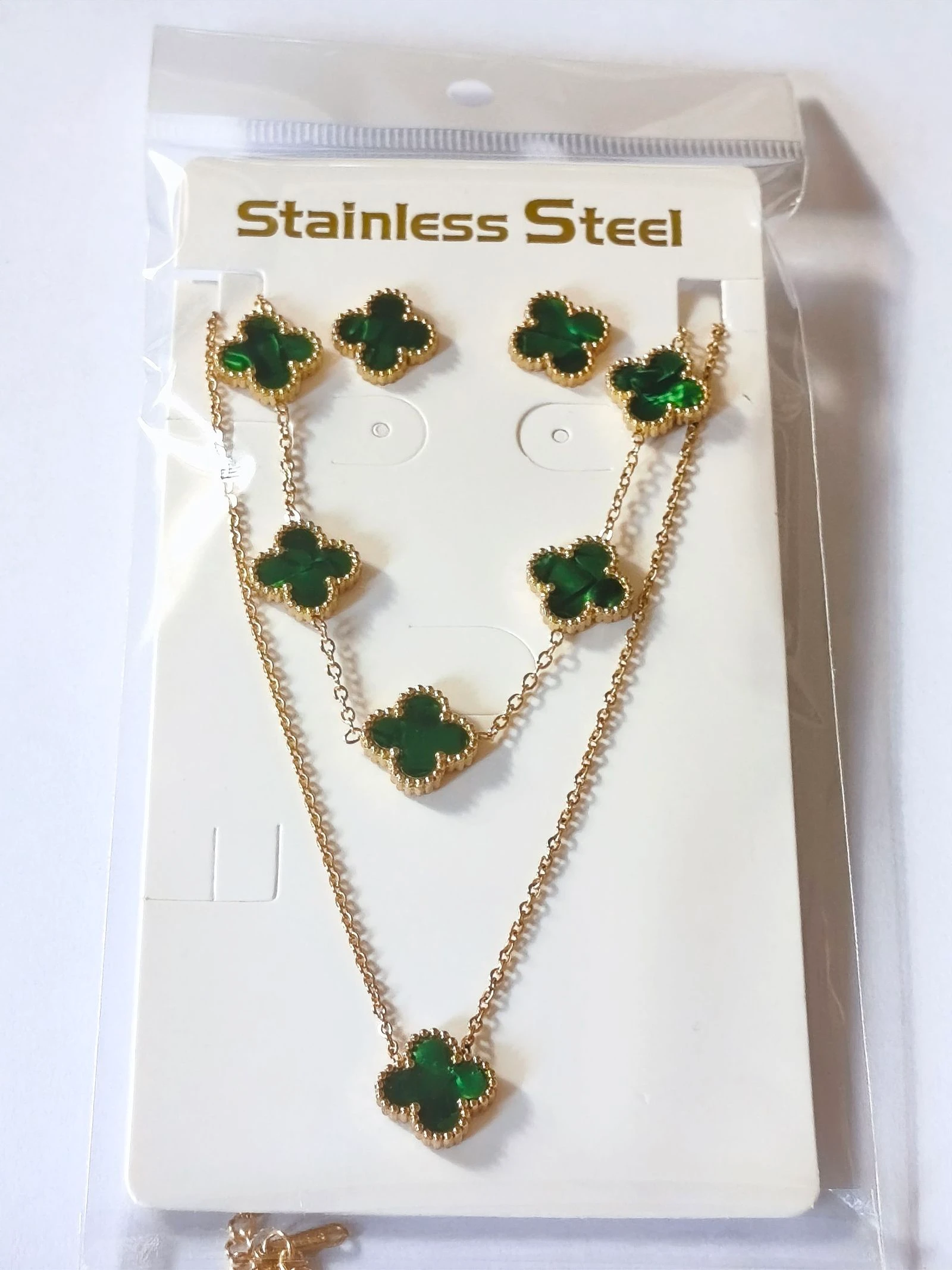 Set of luminous green clover necklace, bracelet and earrings with unalterable golden chain – photo 3